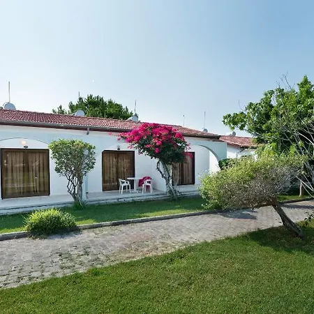 Bare Hill Village Hotel 2*