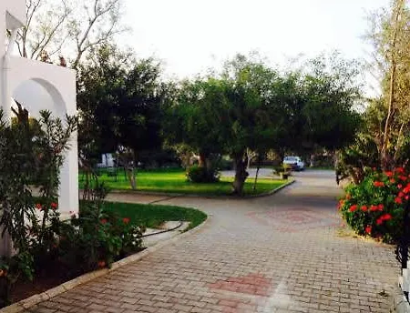 Bare Hill Village Hotel 2*