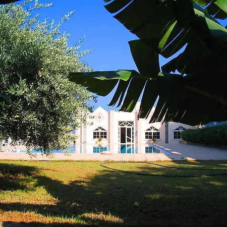 Hotel Bare Hill Village Elea
