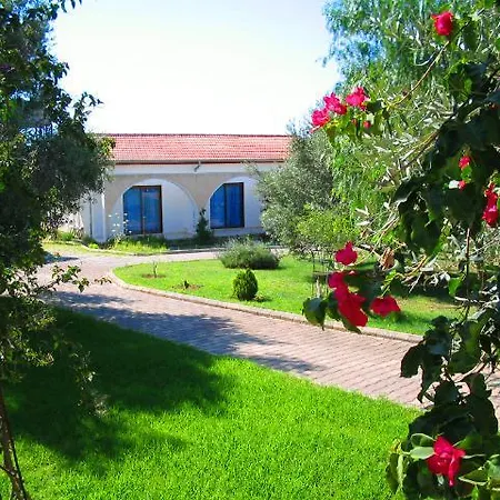 Hotel Bare Hill Village 2*