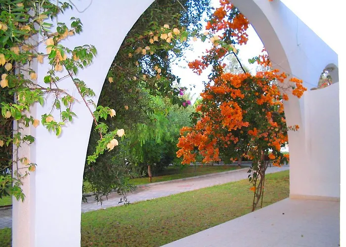 Bare Hill Village Resort Elea