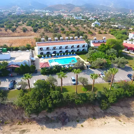 אתר נופש Bare Hill Village 2*